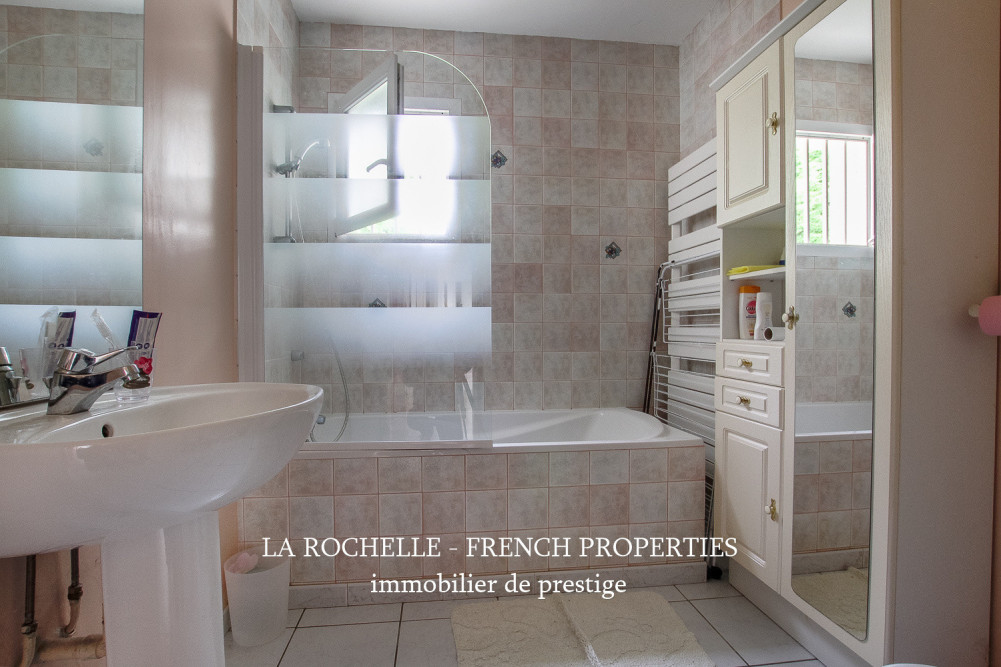 Property for sale - Maison Vouillé-les-Marais CG-251